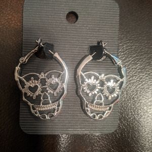 Sugar skull earrings NWOT